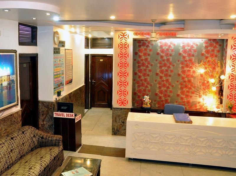 Hotel R Deluxe "Couple Friendly Vaccinated Staff" Нью-Дели Экстерьер фото