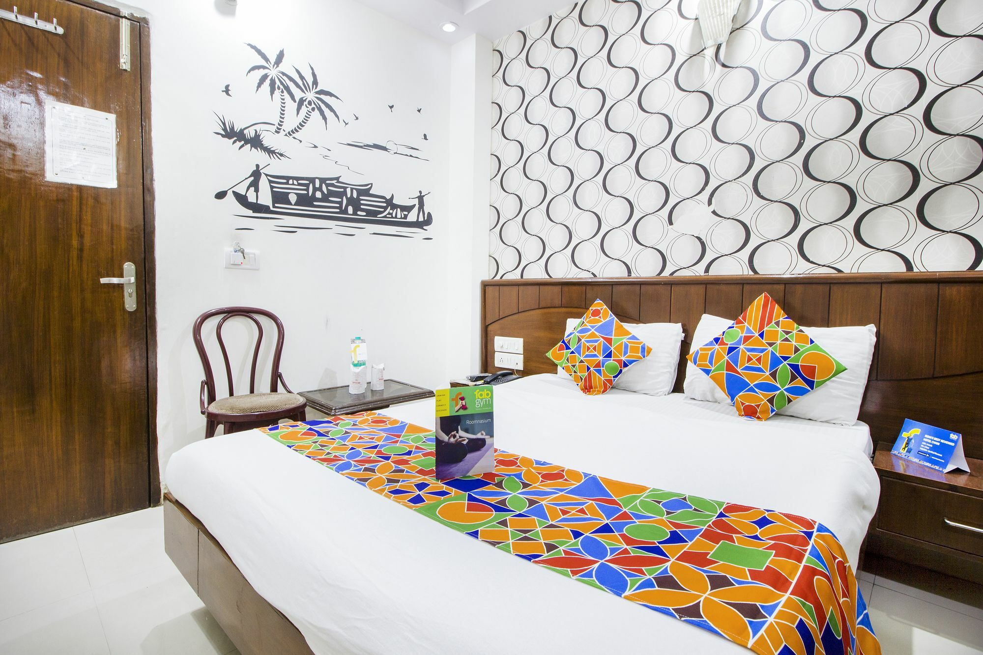 Hotel R Deluxe "Couple Friendly Vaccinated Staff" Нью-Дели Экстерьер фото